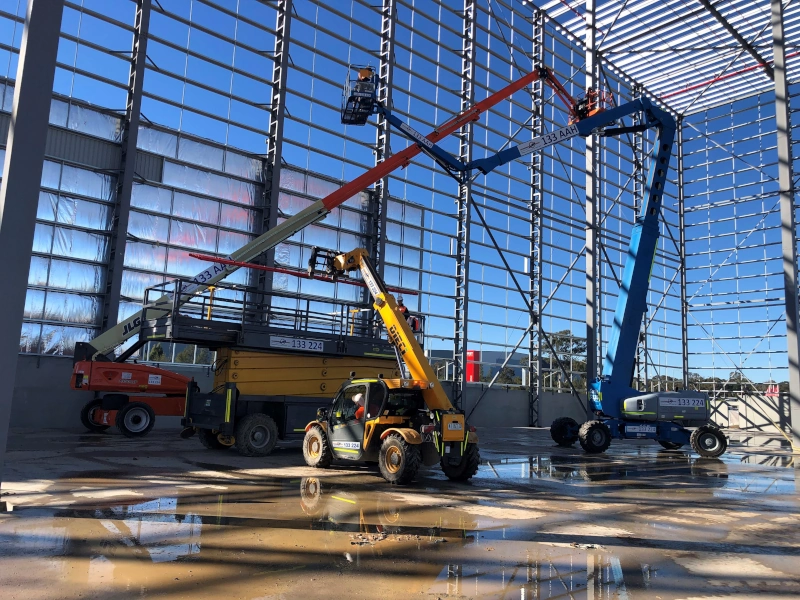 Straight Boom Lifts vs Knuckle Boom Lifts: Which One is Right for Your Project?
