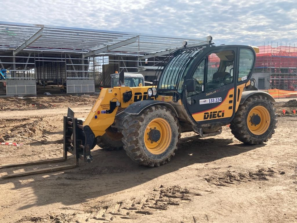 Telehandler vs Forklift: Which Is Right for Your Project?